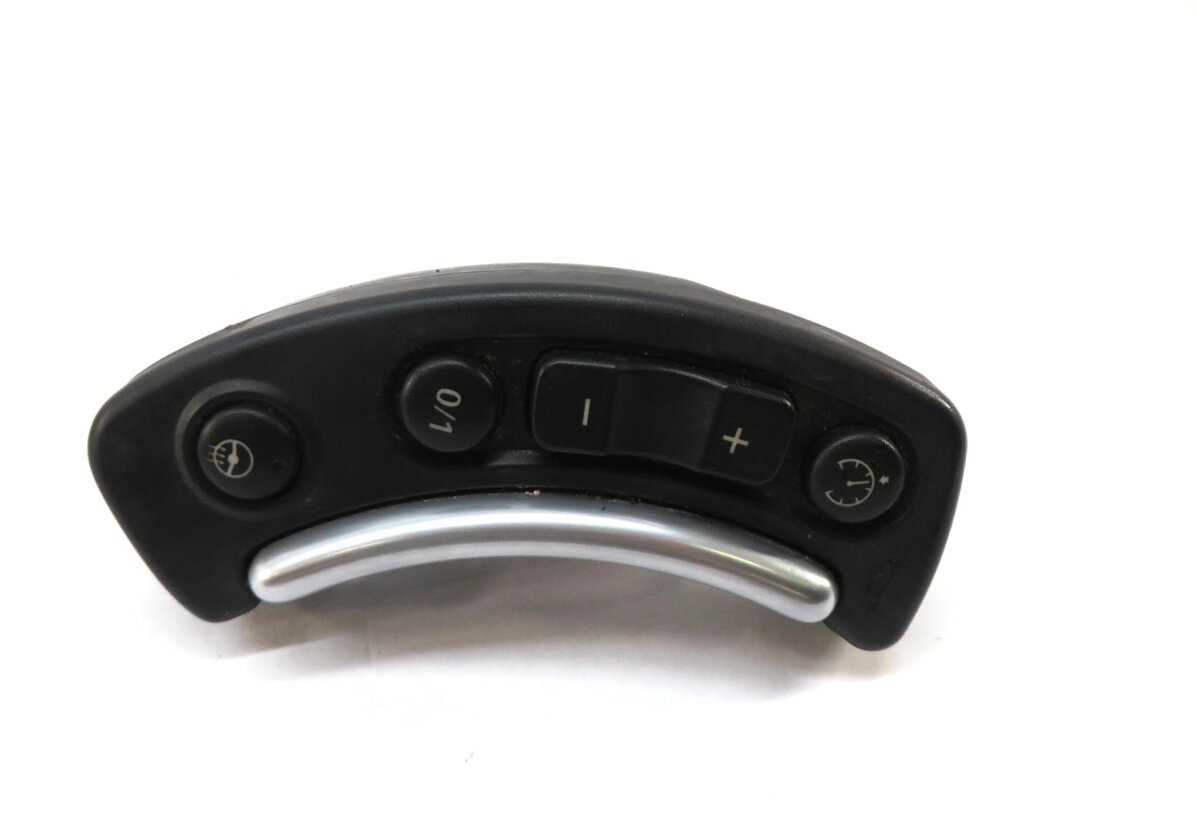 Thumbnail 3: 2003-2009 LAND ROVER RANGE ROVER (L322) HEATED STEERING WHEEL SWITCH BUTTON SET