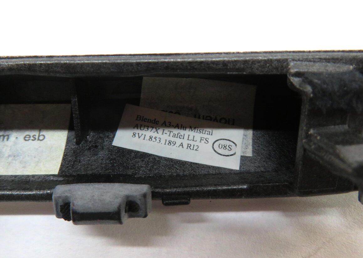 Thumbnail 10: 2015 AUDI A3 (8V) SEDAN DASH & DOOR INTERIOR TRIM SET (STRIPED ALUMINUM)