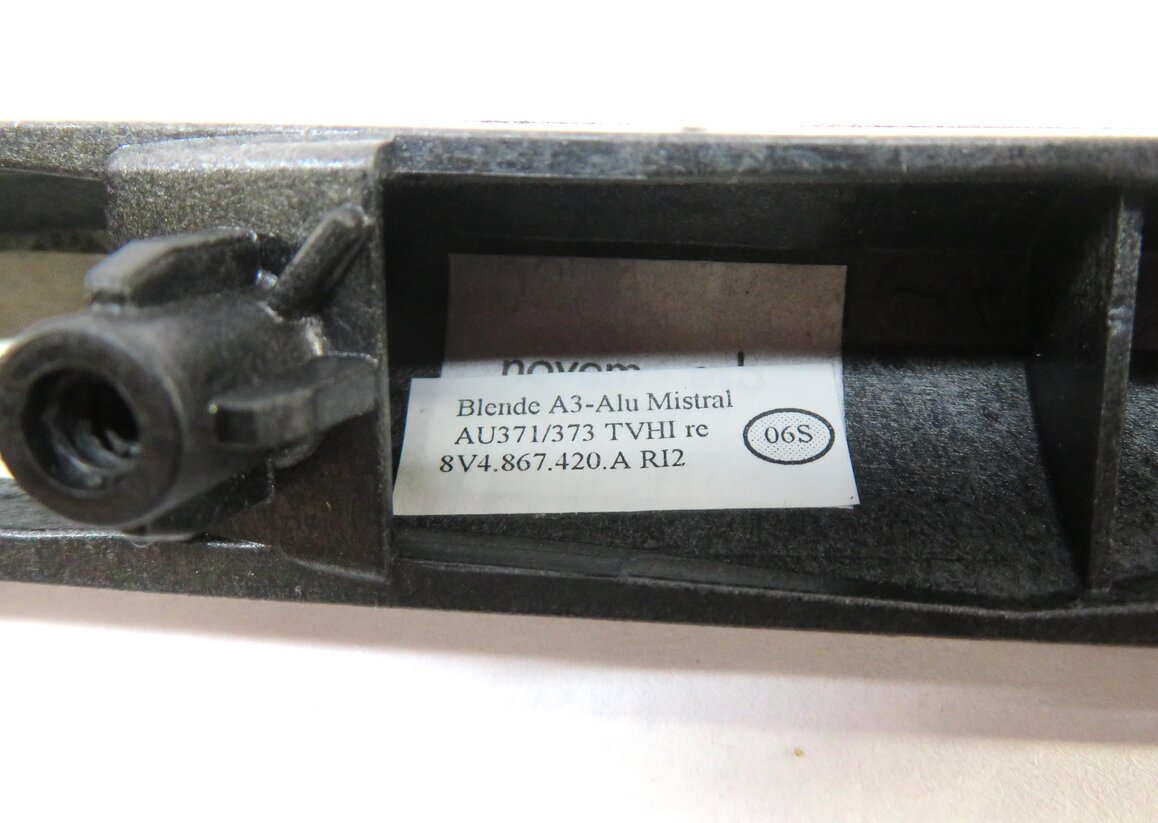 Thumbnail 7: 2015 AUDI A3 (8V) SEDAN DASH & DOOR INTERIOR TRIM SET (STRIPED ALUMINUM)
