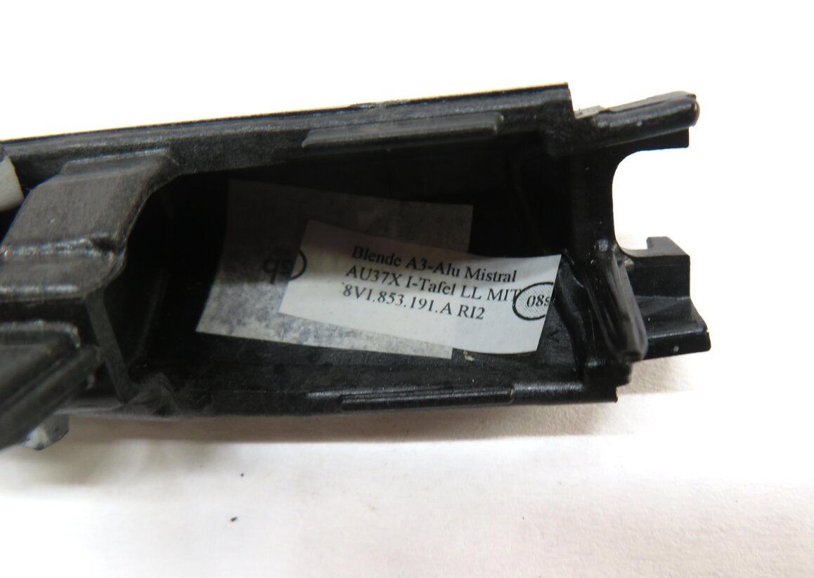 Thumbnail 8: 2015 AUDI A3 (8V) SEDAN DASH & DOOR INTERIOR TRIM SET (STRIPED ALUMINUM)