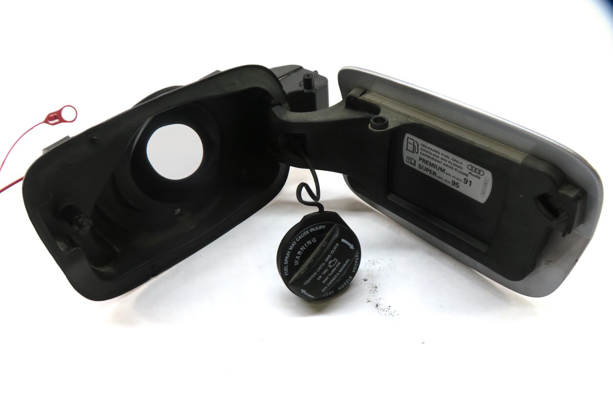 Thumbnail 5: 2015-2018 AUDI A3 S3 (8V) FUEL TANK DOOR LID COVER TRIM (FLORET SILVER METALLIC)