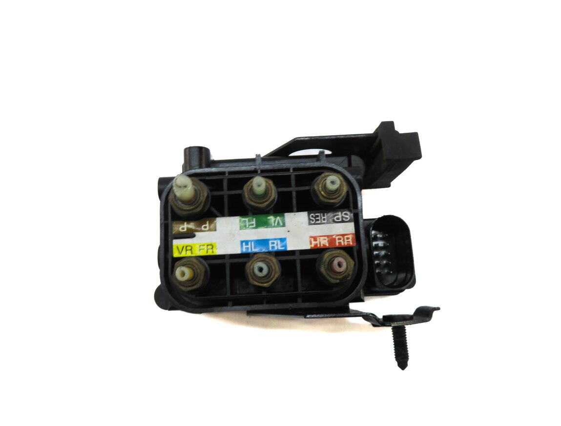 Thumbnail 2: 2012 MERCEDES S550 (W221) AIR SUSPENSION VALVE BLOCK
