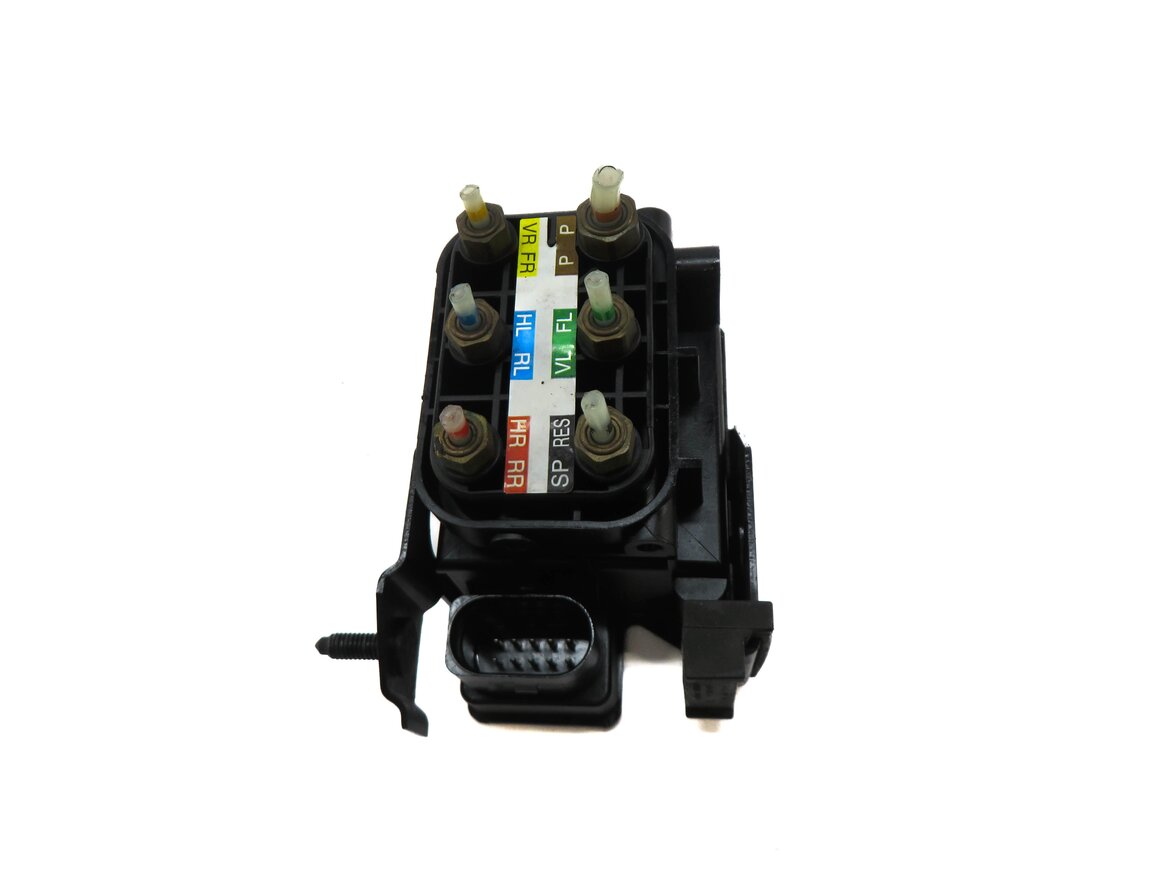 Thumbnail 4: 2012 MERCEDES S550 (W221) AIR SUSPENSION VALVE BLOCK