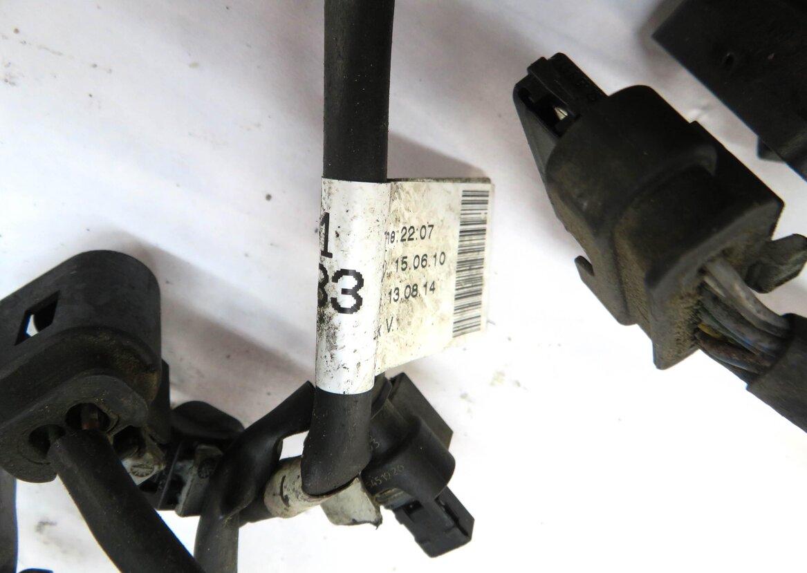 Thumbnail 10: 2014 MERCEDES C250 (W204) POSITIVE BATTERY CABLE