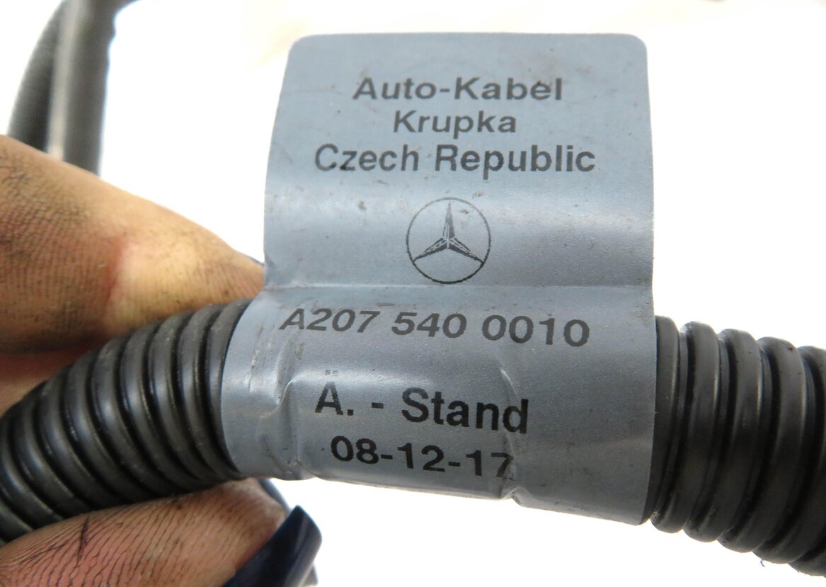 Thumbnail 2: 2014 MERCEDES C250 (W204) POSITIVE BATTERY CABLE