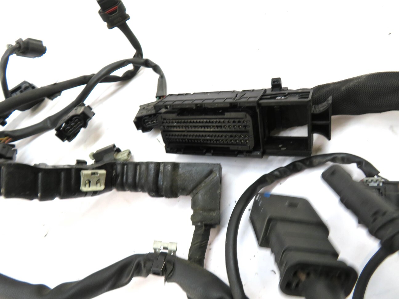 Thumbnail 8: 2014 MERCEDES C250 (W204) POSITIVE BATTERY CABLE