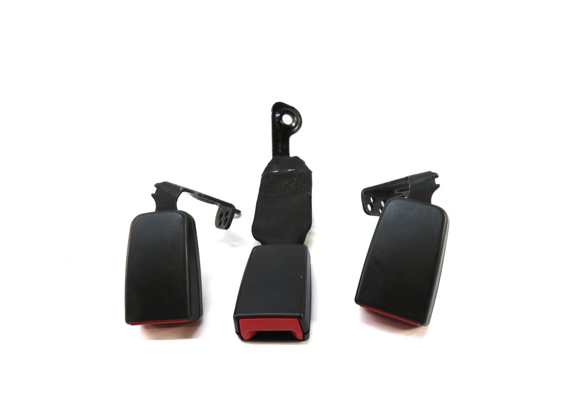 Thumbnail 2: 2014 MERCEDES C250 (W204) REAR SEAT SEATBELT BUCKLE RECEIVER SET (BLACK)