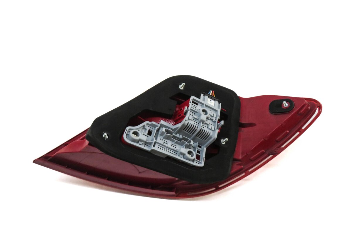 Thumbnail 6: 2012-2015 MERCEDES C-CLASS (W204) LEFT DRIVER REAR TAILLIGHT BRAKE LIGHT LAMP