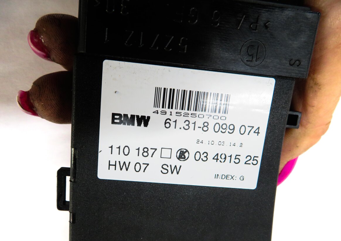 Thumbnail 5: 2004 BMW 325Xi (E46) FRONT RIGHT PASSENGER SEAT ADJUST ADJUSTMENT SWITCH (BLACK)