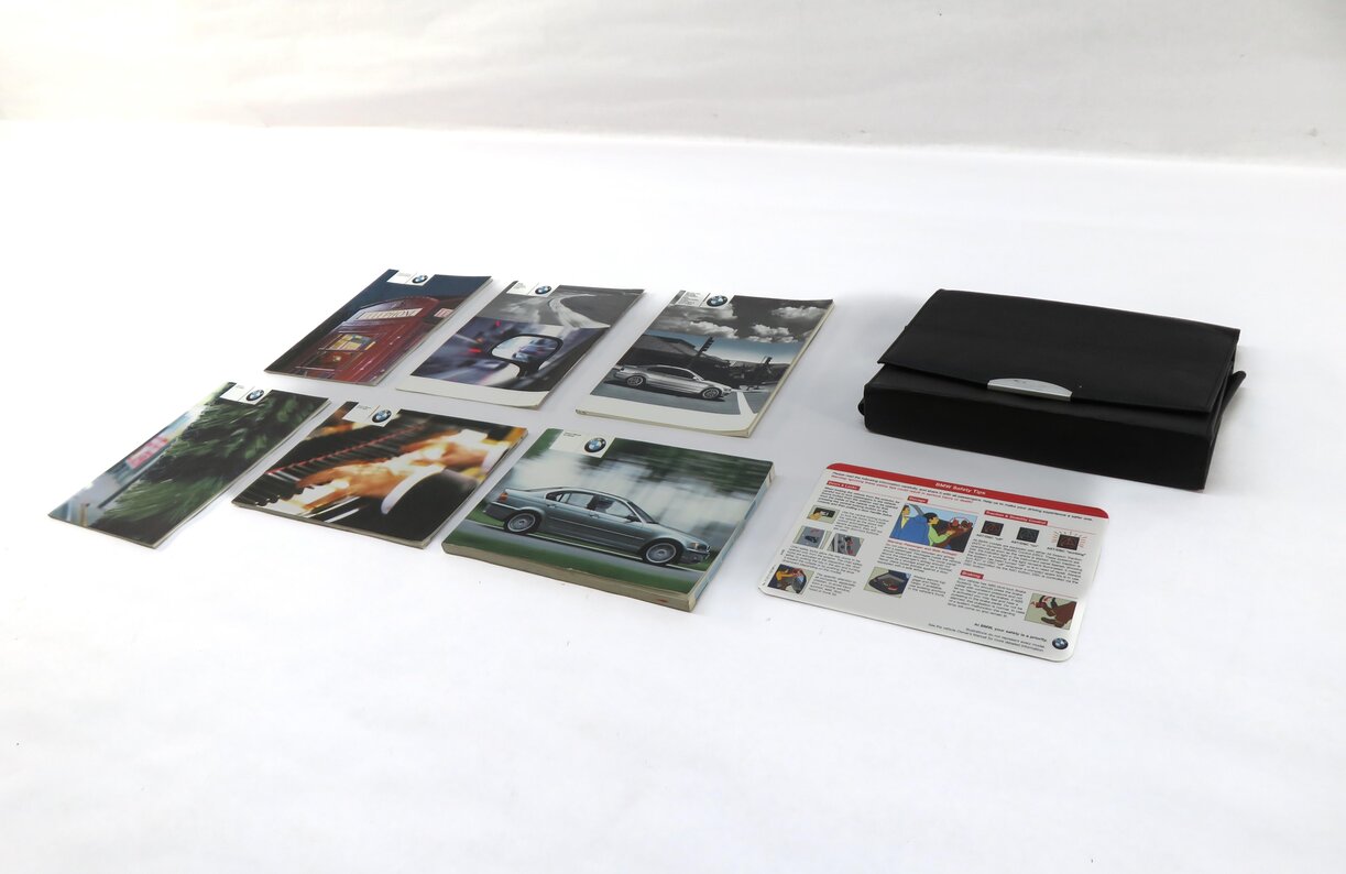 Thumbnail 3: 2004 BMW 325Xi (E46) OWNERS MANUAL BOOKLETS SET/7 w/ BLACK CARRYING CASE