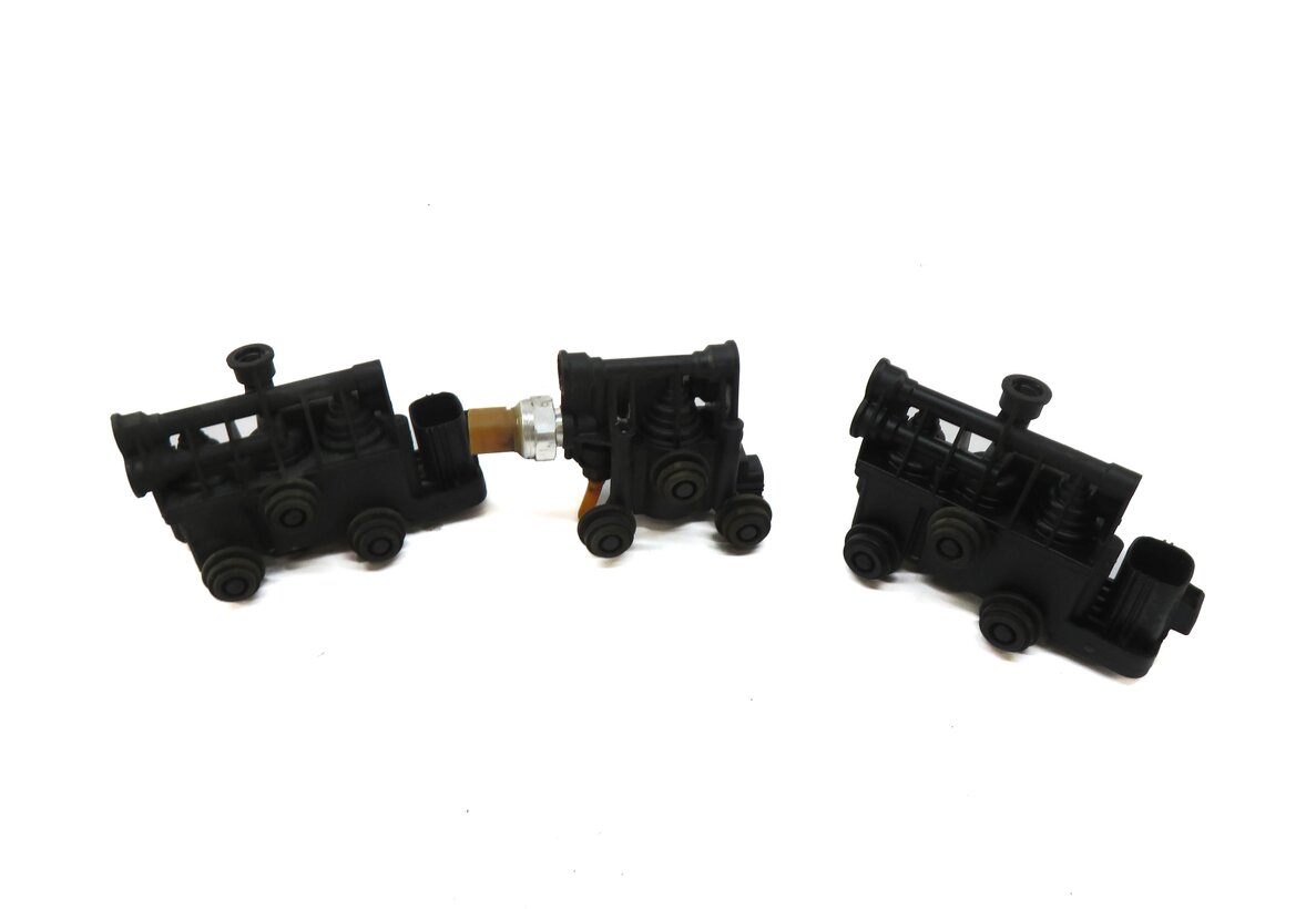 Thumbnail 2: 2008 RANGE ROVER SPORT (L320) AIR SUSPENSION VALVE BLOCK SET-3