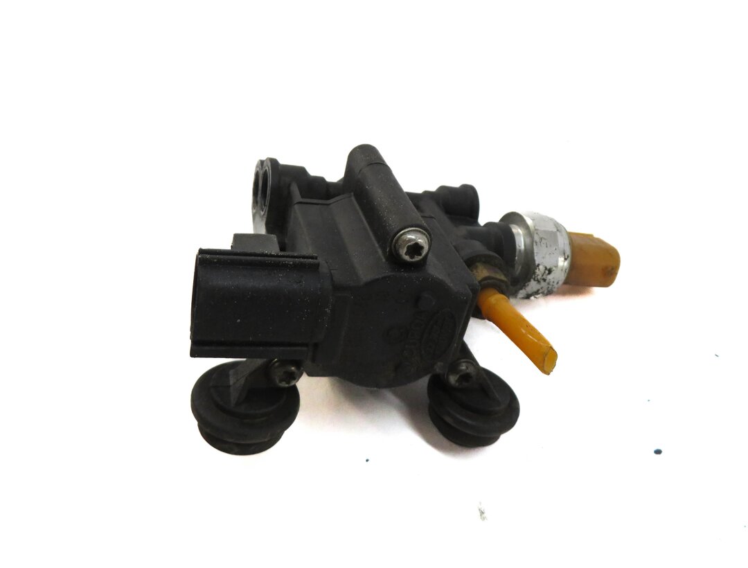 Thumbnail 6: 2008 RANGE ROVER SPORT (L320) AIR SUSPENSION VALVE BLOCK SET-3