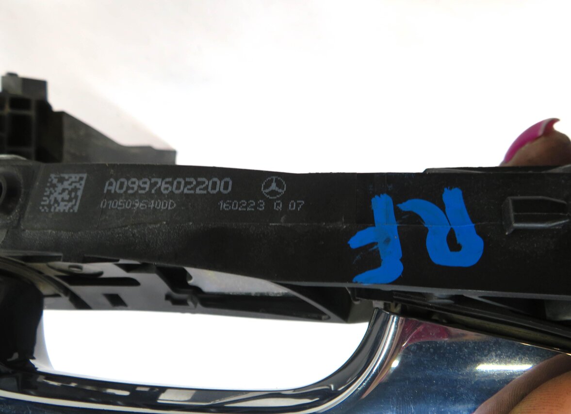 Thumbnail 5: 15-17 MERCEDES C S CLASS W205 W222 FRONT RIGHT KEYLESS ENTRY DOOR HANDLE (GRAY)