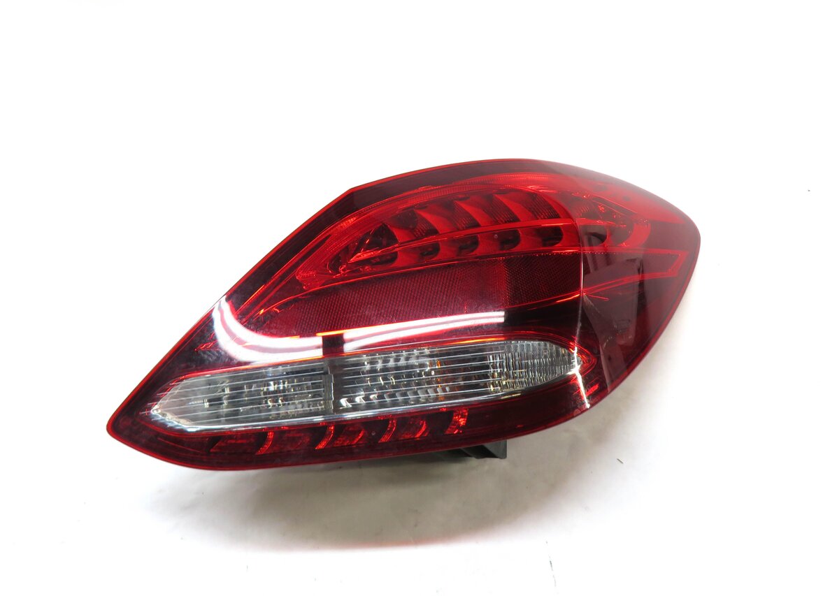 15-17 MERCEDES C-CLASS (W205) REAR RIGHT INCANDESCENT TAIL LIGHT BRAKE LAMP