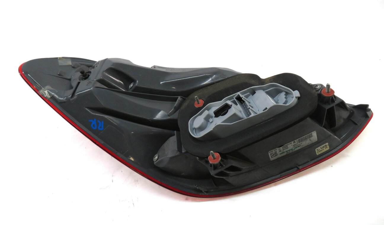 Thumbnail 5: 15-17 MERCEDES C-CLASS (W205) REAR RIGHT INCANDESCENT TAIL LIGHT BRAKE LAMP