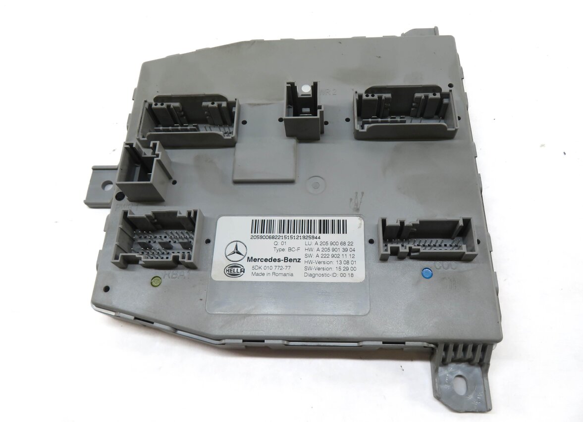 Thumbnail 2: 2015-2019 MERCEDES C300 C350 C400 C450 GLC300 FRONT SIGNAL ACQUISITON MODULE SAM