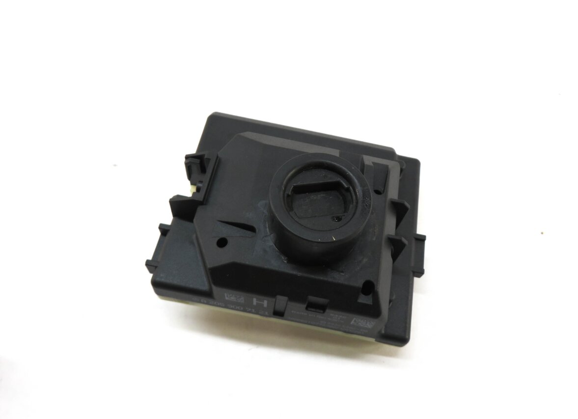 16 MERCEDES C GLC S CLASS (W205 X253 W22) IGNITION SWITCH (w/o air suspension)