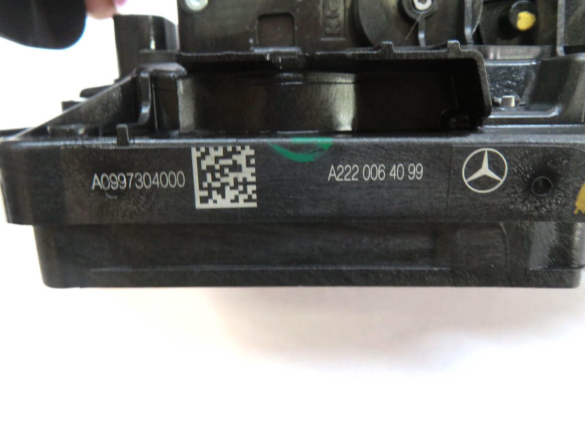 Thumbnail 4: 15-21 MERCEDES C300 C350 C400 C450 E300 E400 E450 GLC - RIGHT REAR DOOR LATCH