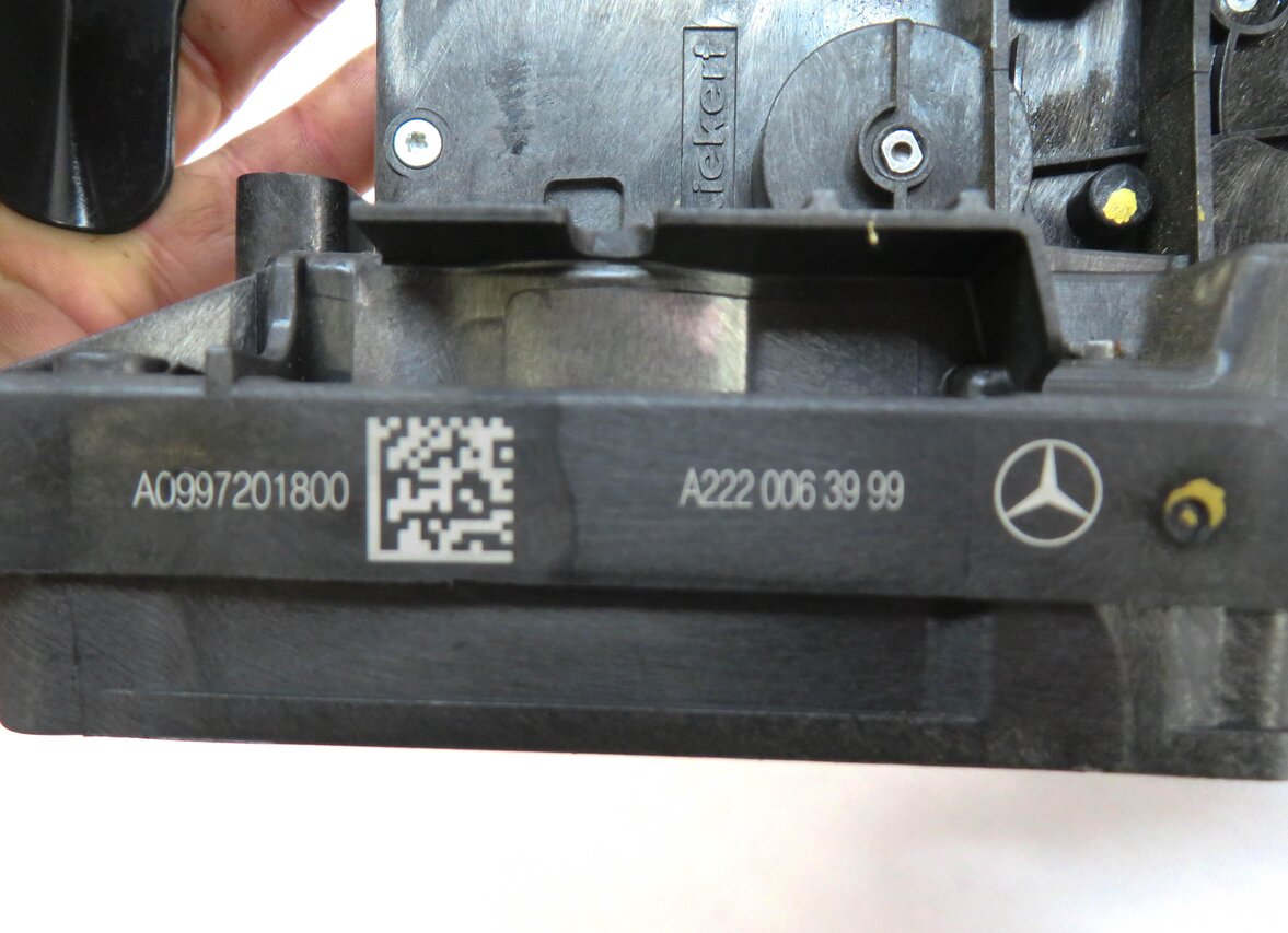 Thumbnail 4: 15-22 MERCEDES C300 C350 C400 C450 E300 E350 E400 E450 - RIGHT FRONT DOOR LATCH