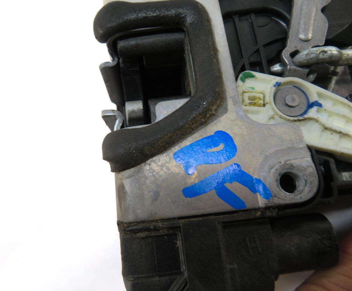 Thumbnail 5: 15-22 MERCEDES C300 C350 C400 C450 E300 E350 E400 E450 - RIGHT FRONT DOOR LATCH
