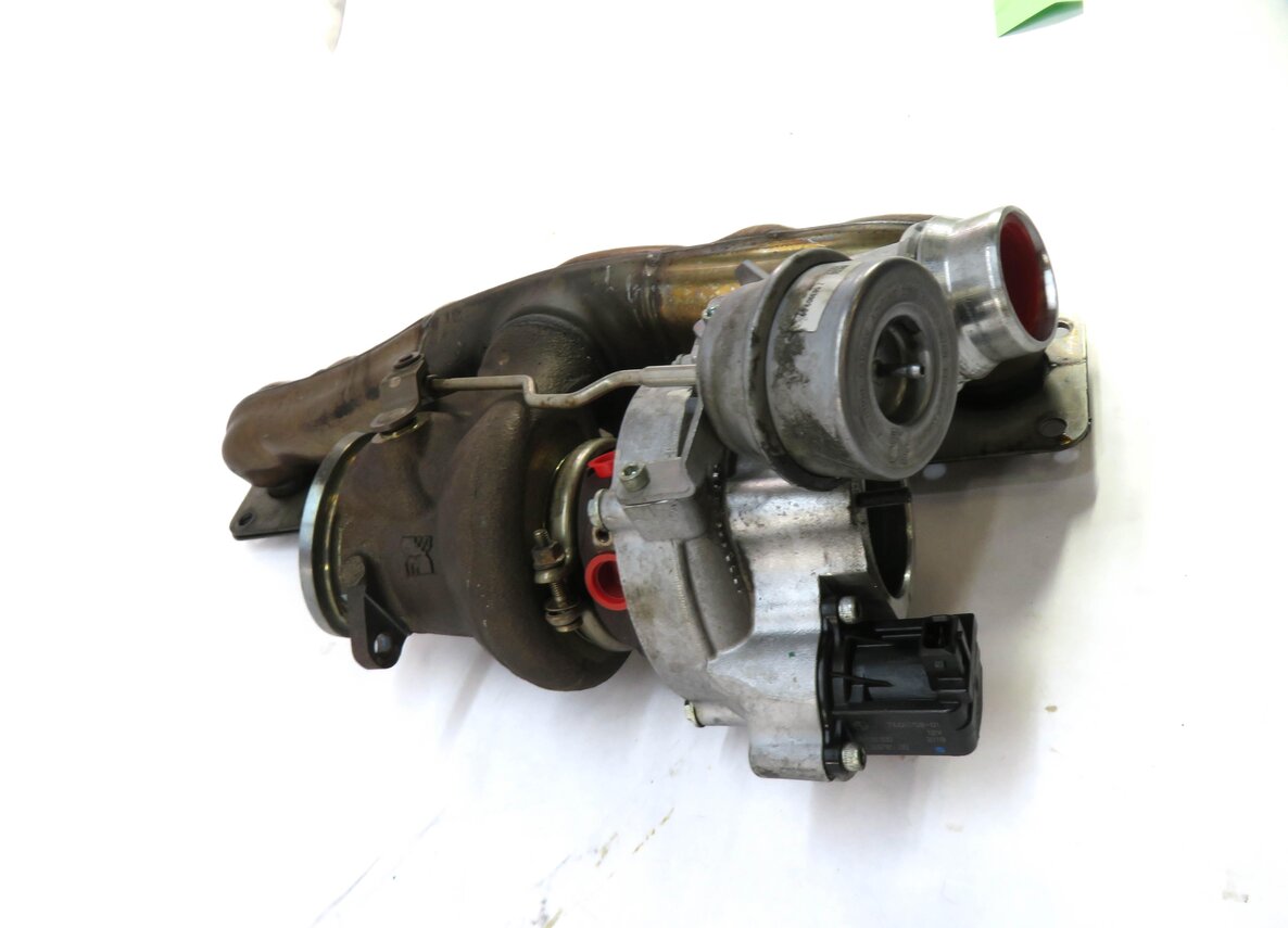Thumbnail 4: 11-17 BMW X3 (F25) 3.0T 3.0L N55 ENGINE TURBO TURBOCHARGER w/ EXHAUST MANIFOLD