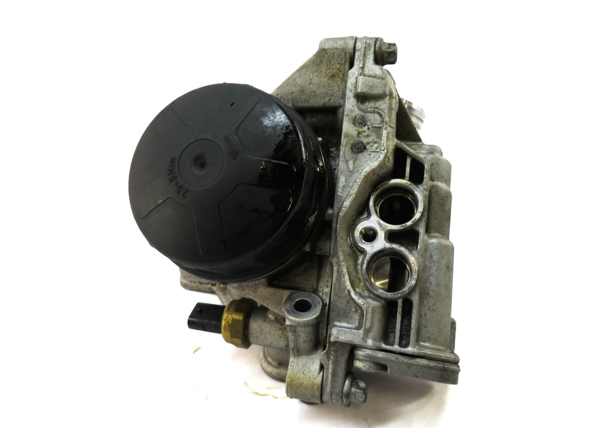 Thumbnail 2: 2011 BMW X3 (F25) 3.0T 3.0L TURBO N55 ENGINE OIL FILTER HOUSING w/ CAP