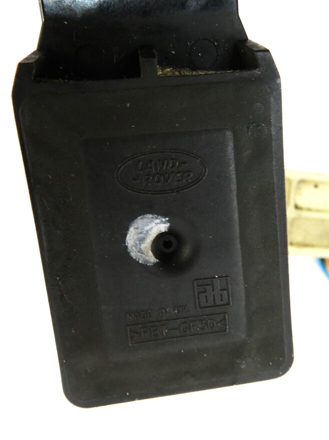 Thumbnail 4: 2008 RANGE ROVER (L322) AIR SUSPENSION TRANSFER RELIEF VALVE RVH500060