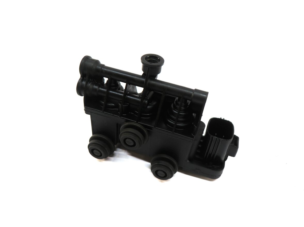 Thumbnail 1: 2008 RANGE ROVER (L322) AIR SUSPENSION TRANSFER RELIEF VALVE RVH500050