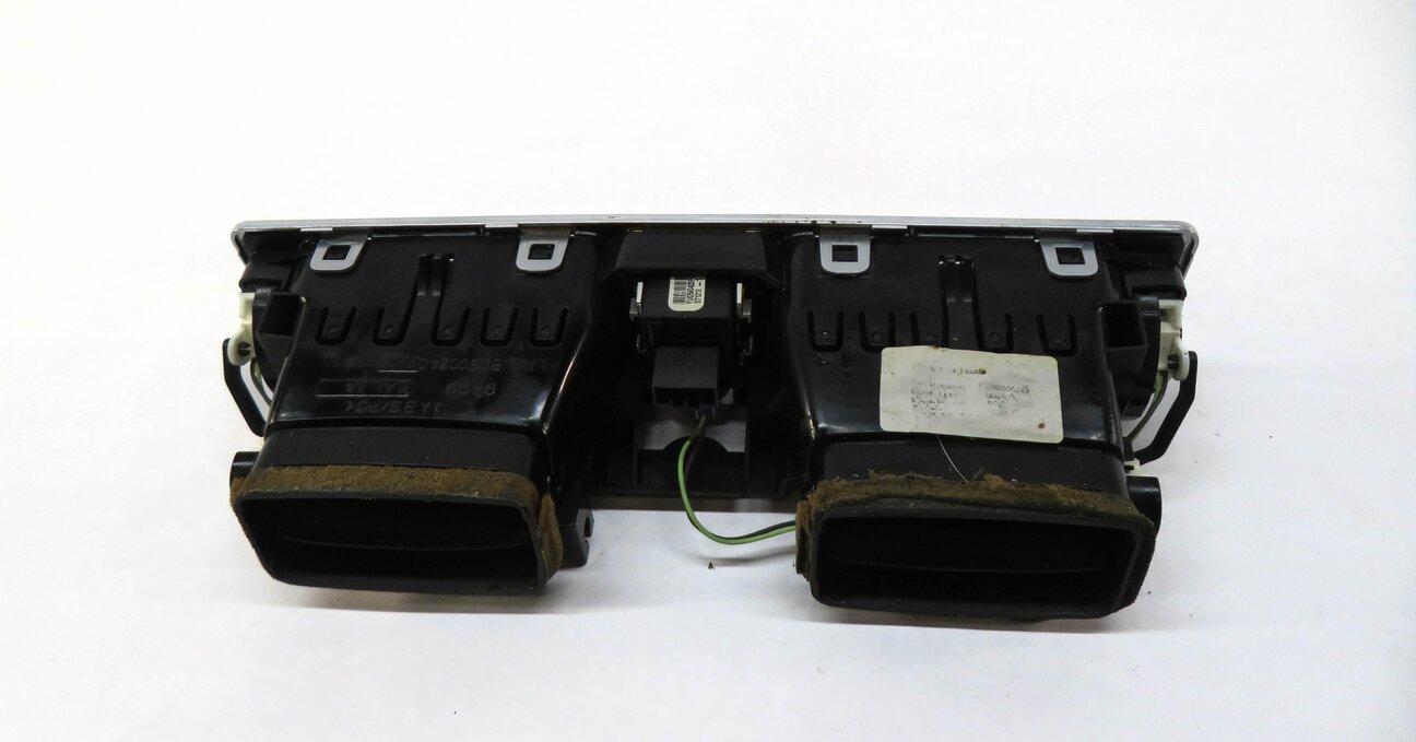 Thumbnail 3: 2008 RANGE ROVER (L322) FRONT CENTER DASH A/C HEATER AIR VENT HAZARD LOCK SWITCH
