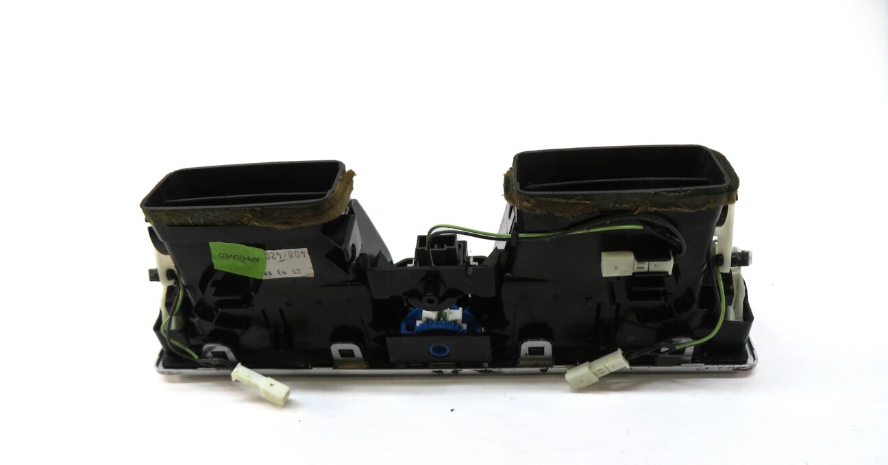 Thumbnail 4: 2008 RANGE ROVER (L322) FRONT CENTER DASH A/C HEATER AIR VENT HAZARD LOCK SWITCH
