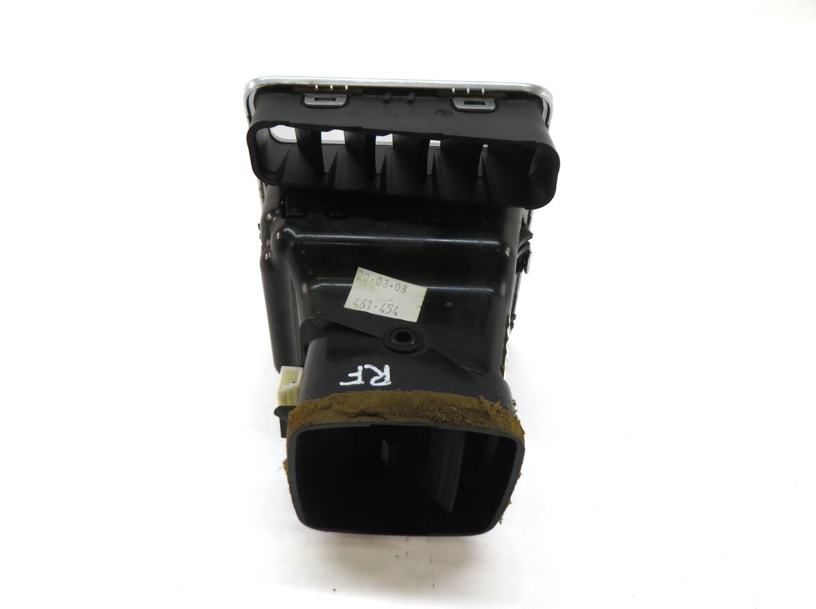 Thumbnail 3: 2008 RANGE ROVER (L322) FRONT FAR RIGHT PASSENGER OUTER A/C HEATER AIR VENT