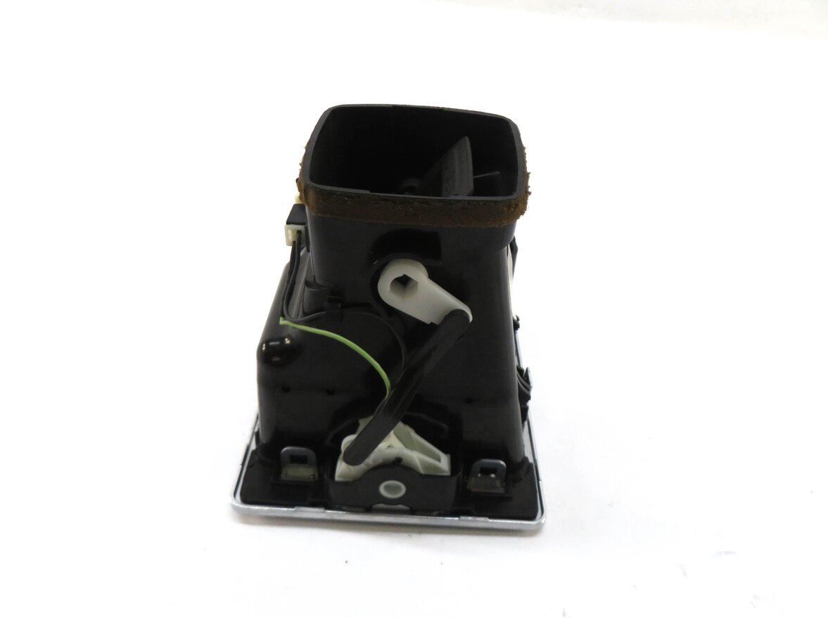 Thumbnail 4: 2008 RANGE ROVER (L322) FRONT FAR RIGHT PASSENGER OUTER A/C HEATER AIR VENT