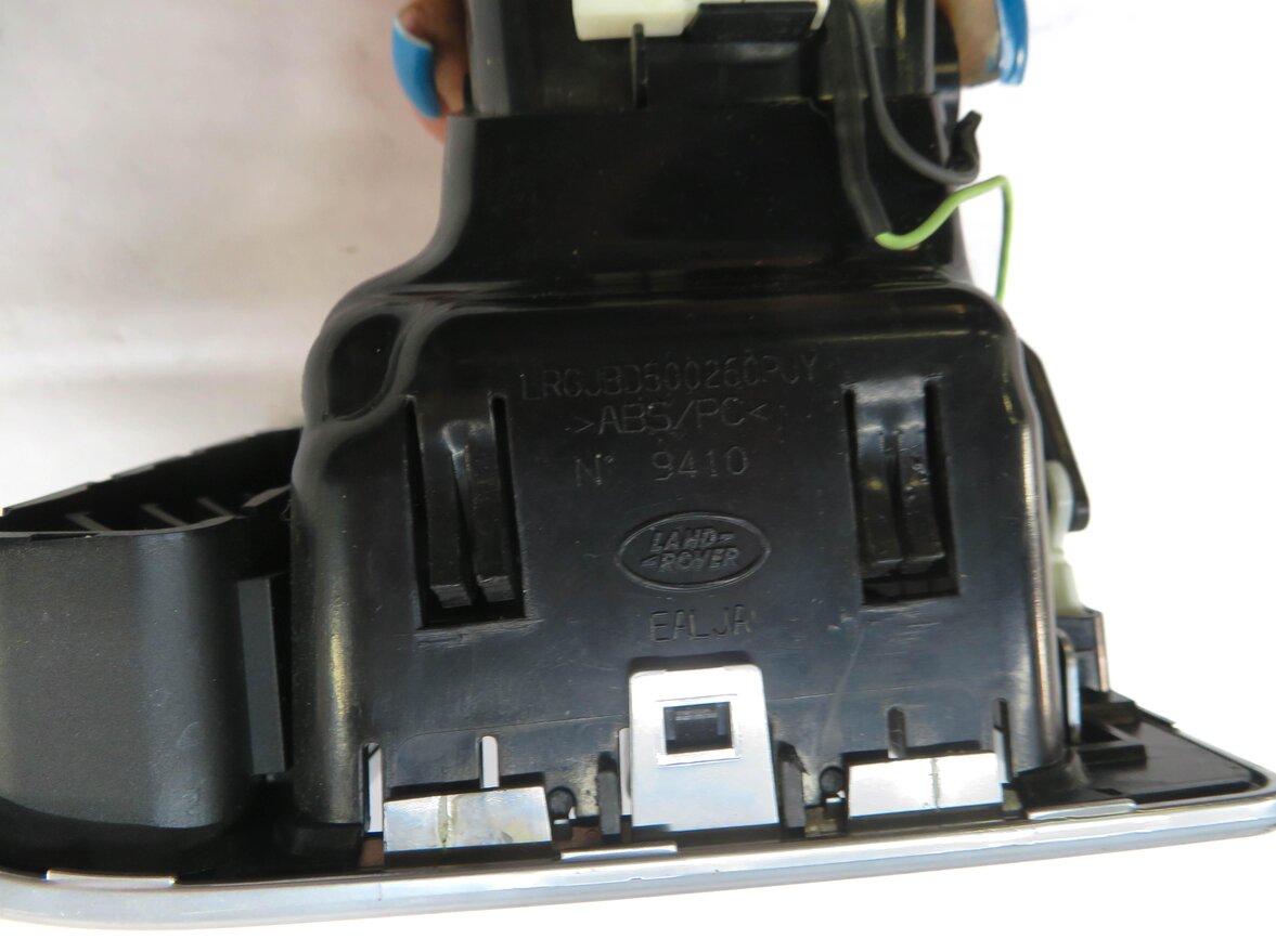Thumbnail 5: 2008 RANGE ROVER (L322) FRONT FAR RIGHT PASSENGER OUTER A/C HEATER AIR VENT