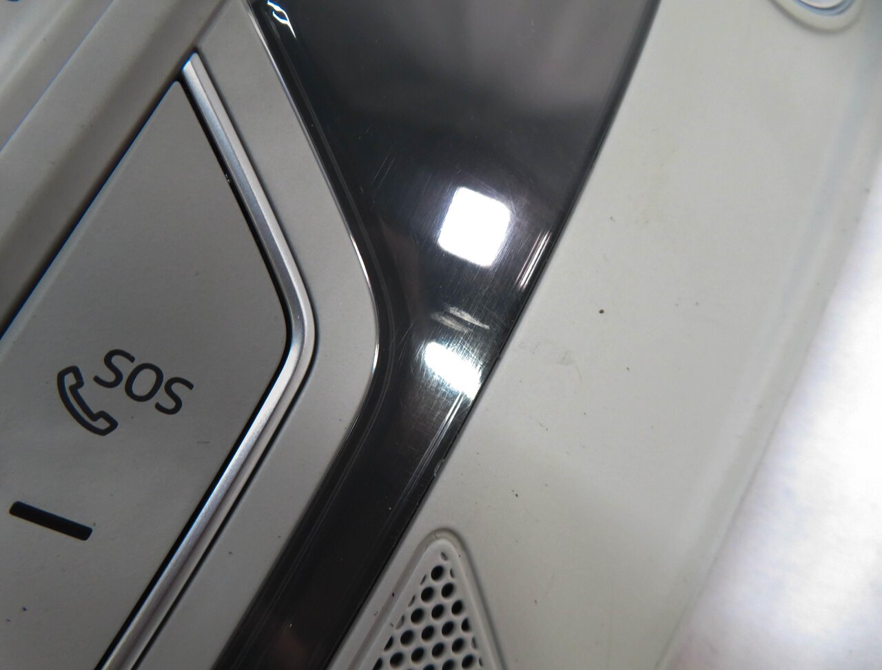 Thumbnail 7: 2017 AUDI Q7 (4M) FRONT CENTER ROOF DOME LIGHT w/ LIGHTS & SWITCHES (GRAY)