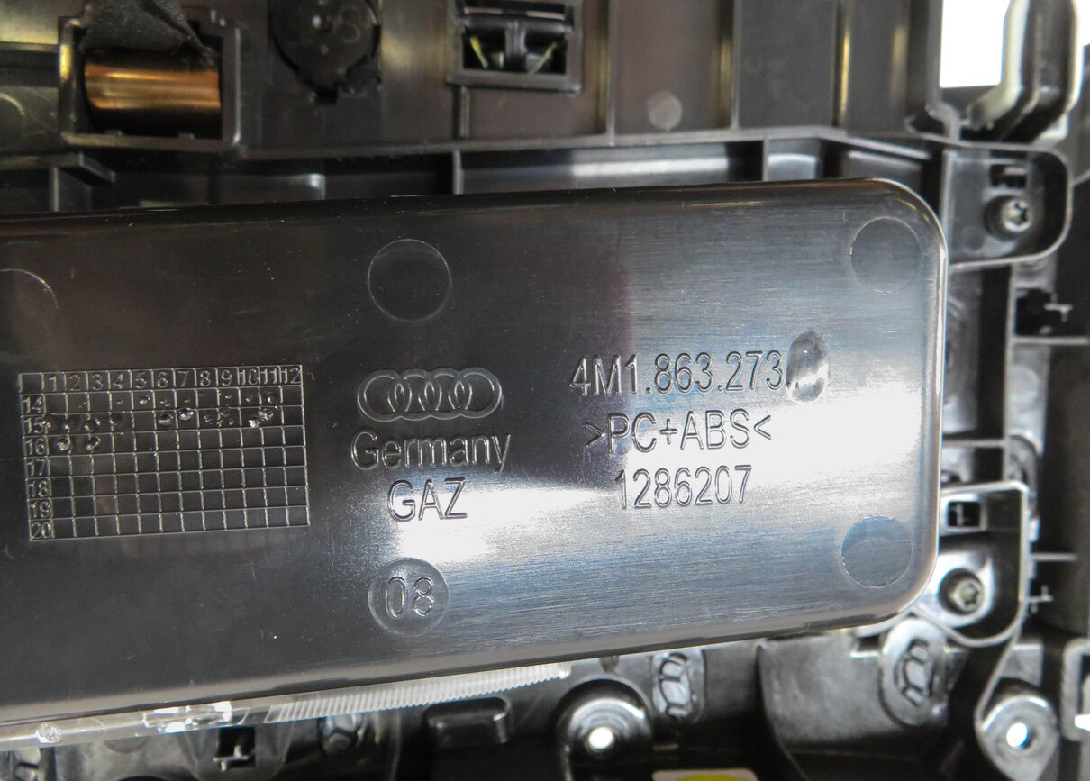 Thumbnail 6: 2017 AUDI Q7 (4M) FRONT CENTER CONSOLE TRIM PANEL w/ VOLUME KNOB & 12V (BLACK)