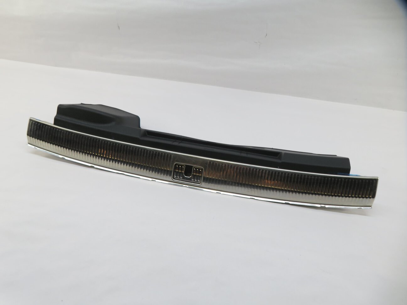 2017 AUDI Q7 (4M) REAR TRUNK SILL SCUFF PLATE COVER TRIM (BLACK & CHROME FINISH)