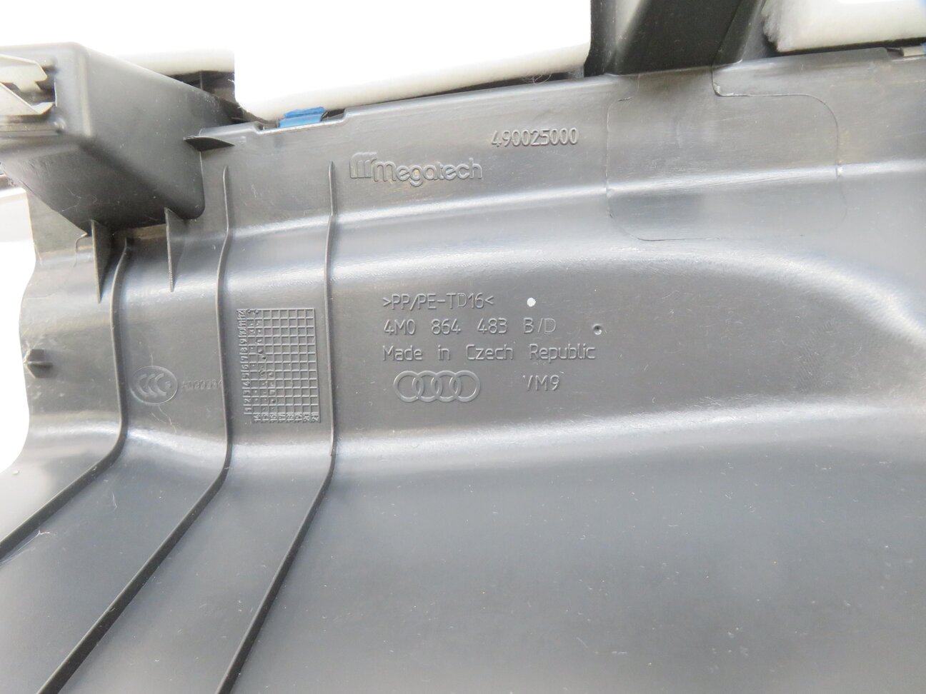 Thumbnail 6: 2017 AUDI Q7 (4M) REAR TRUNK SILL SCUFF PLATE COVER TRIM (BLACK & CHROME FINISH)