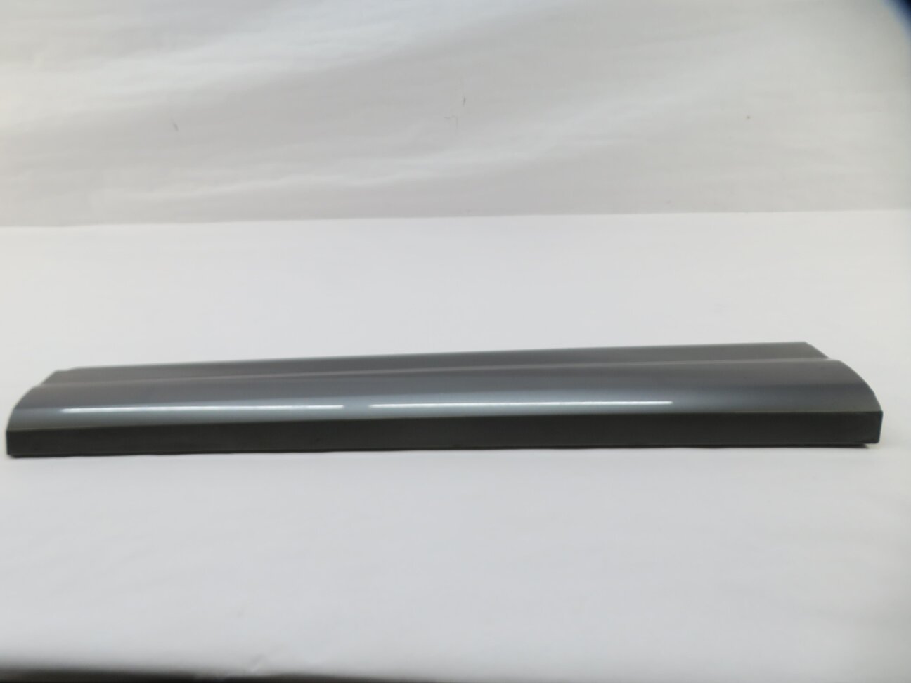 Thumbnail 3: 2017 AUDI Q7 (4M) FRONT LEFT DRIVER DOOR LOWER TRIM MOULDING (GRAPHITE GRAY)