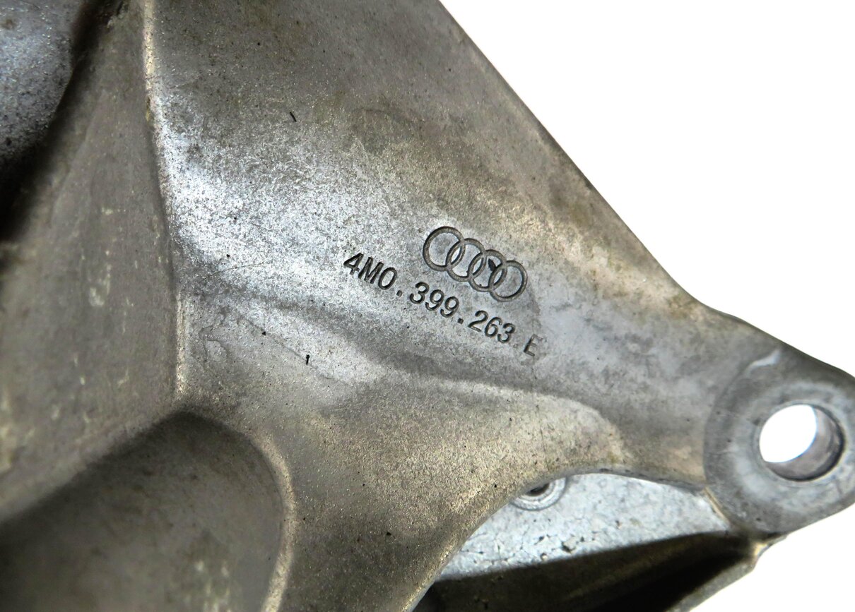Thumbnail 6: 2017 AUDI Q7 (4M) 3.0L SUPER CREC AUTO TRANSMISSION CROSSMEMBER SUPPORT BRACKET
