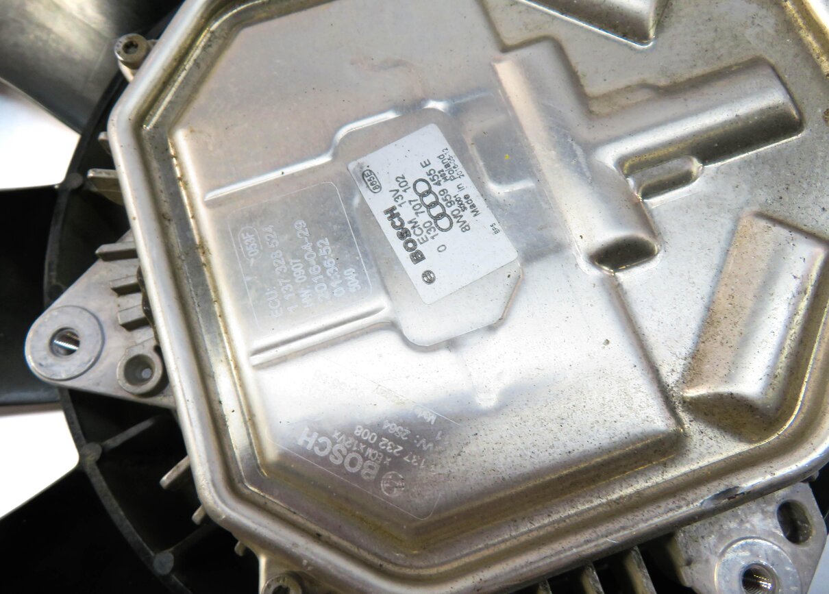 Thumbnail 5: 17-22 AUDI Q7 (4M) 3.0L SUPER ENGINE RIGHT RADIATOR COOLING FAN BLADE & MOTOR
