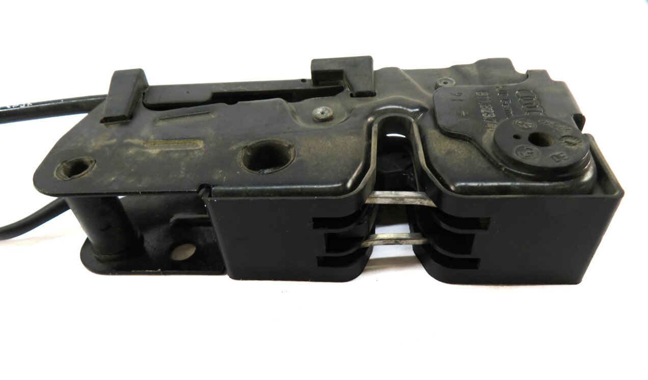 Thumbnail 6: 15 AUDI A4 (B8 8K) HOOD FRONT LOWER LOCK LATCH STRIKER