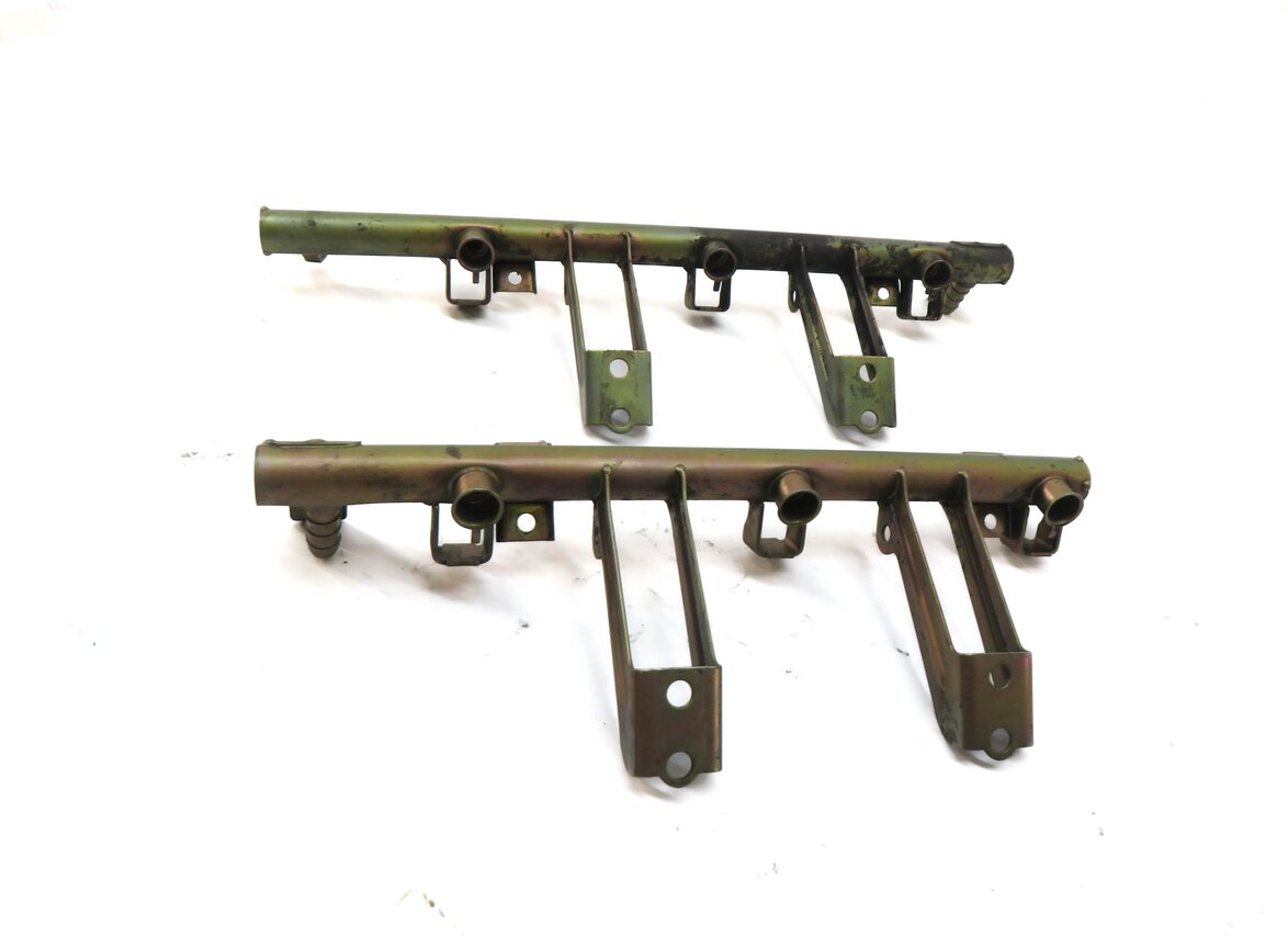 Thumbnail 2: 2007 PORSCHE BOXSTER (987) 2.7L ENGINE GAS FUEL RAIL SET OF 2 98711003101