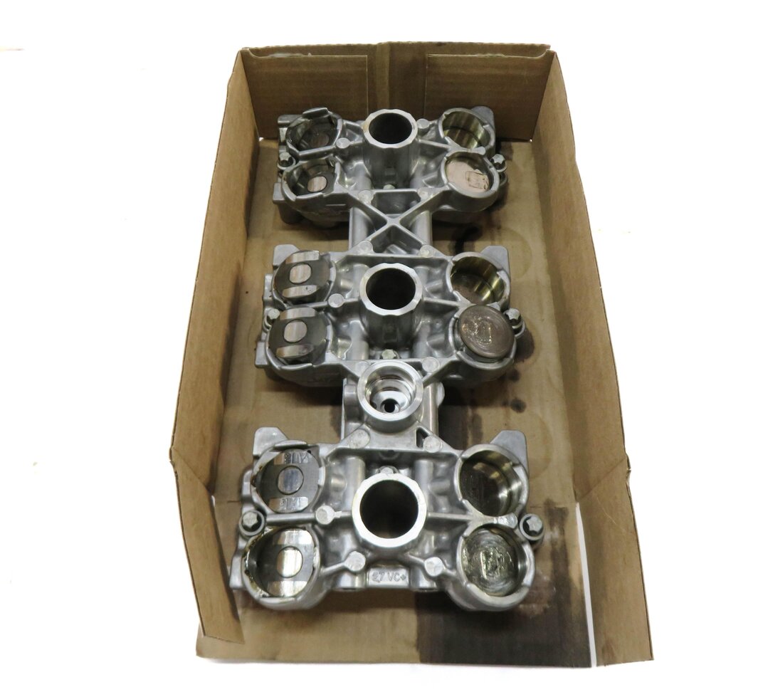 Thumbnail 2: 2007 PORSCHE BOXSTER (987) 2.7L ENGINE CAMSHAFT FOLLOW 98710404500