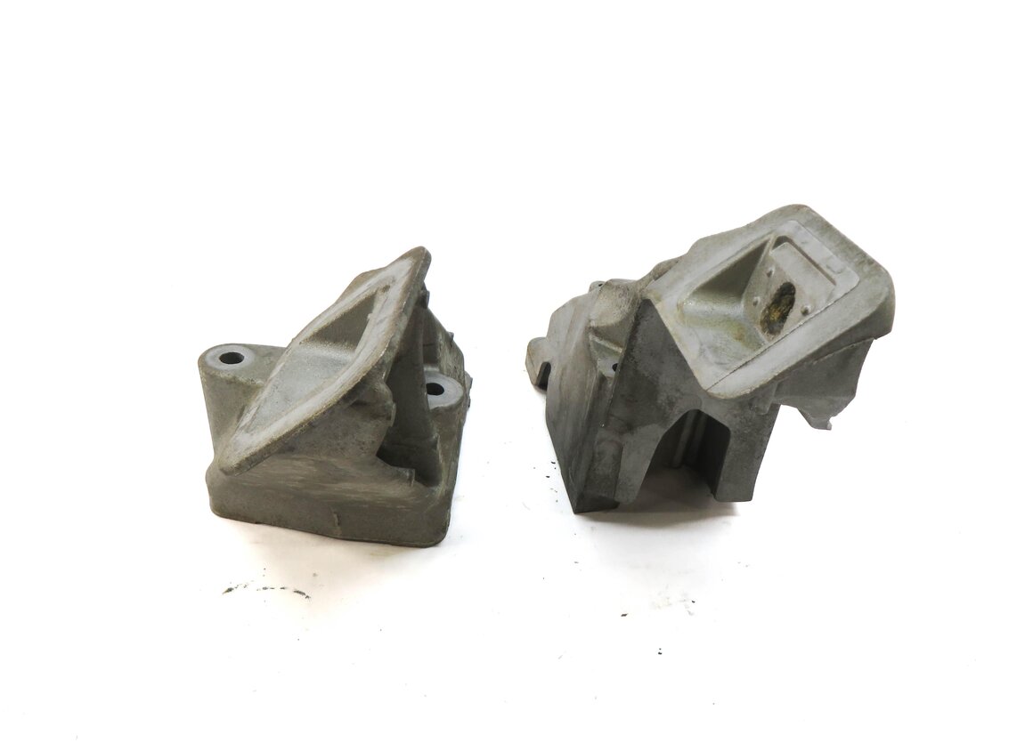 Thumbnail 2: 2011 RANGE ROVER L322 5.0L SUPER AJ133 LEFT RIGHT ENGINE MOTOR MOUNT BRACKET SET