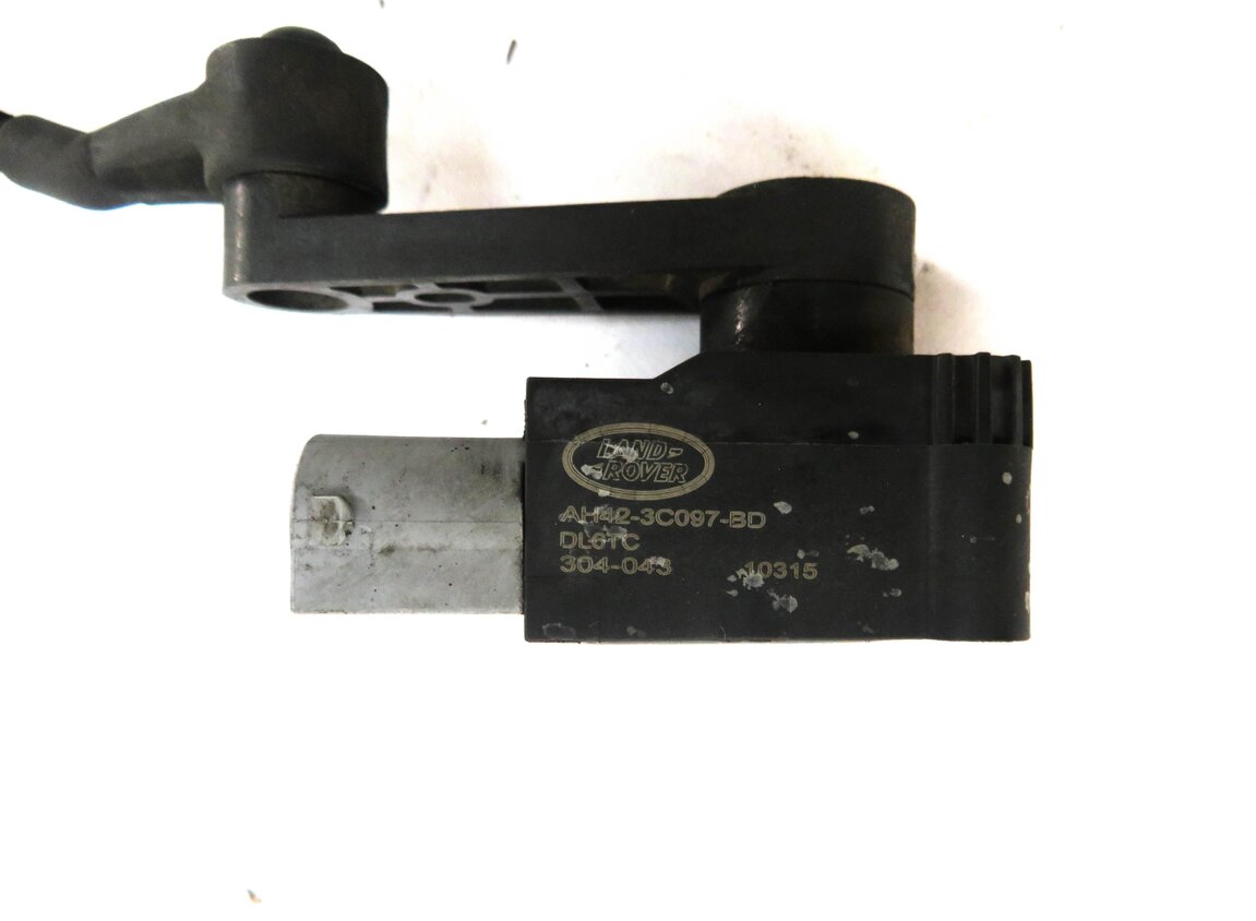Thumbnail 5: 2011 RANGE ROVER (L322) FRONT RIGHT PASSENGER SUSPENSION HEIGHT LEVEL SENSOR