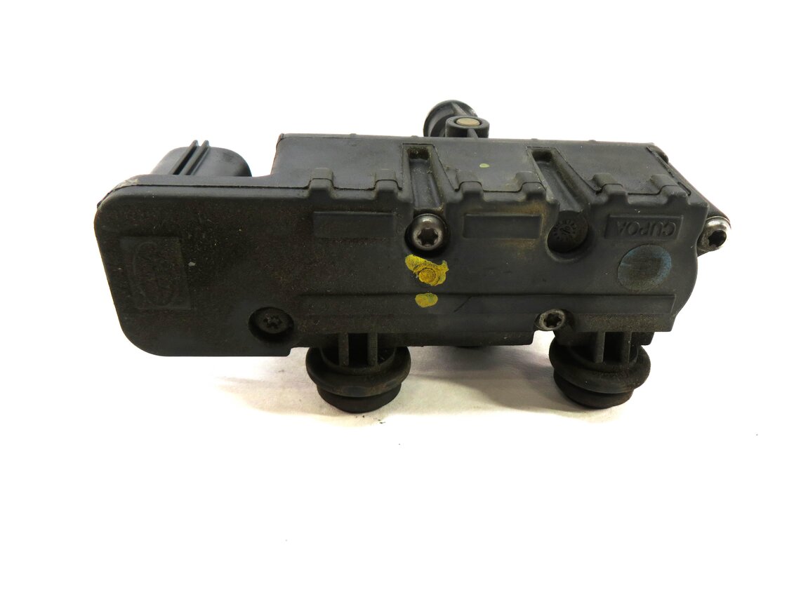 Thumbnail 4: 2011 RANGE ROVER (L322) AIR SUSPENSION TRANSFER RELIEF VALVE RVH500050