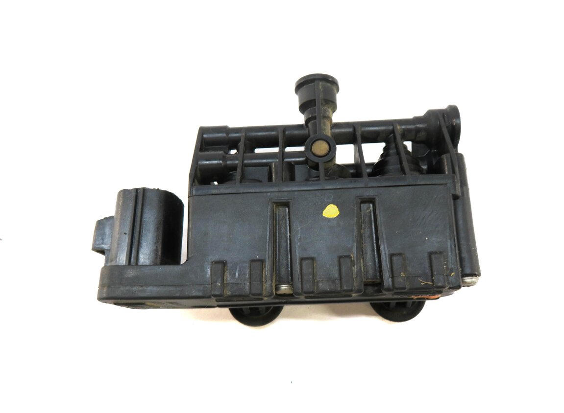 Thumbnail 3: 2011 RANGE ROVER (L322) AIR SUSPENSION TRANSFER RELIEVE VALVE RVH500060