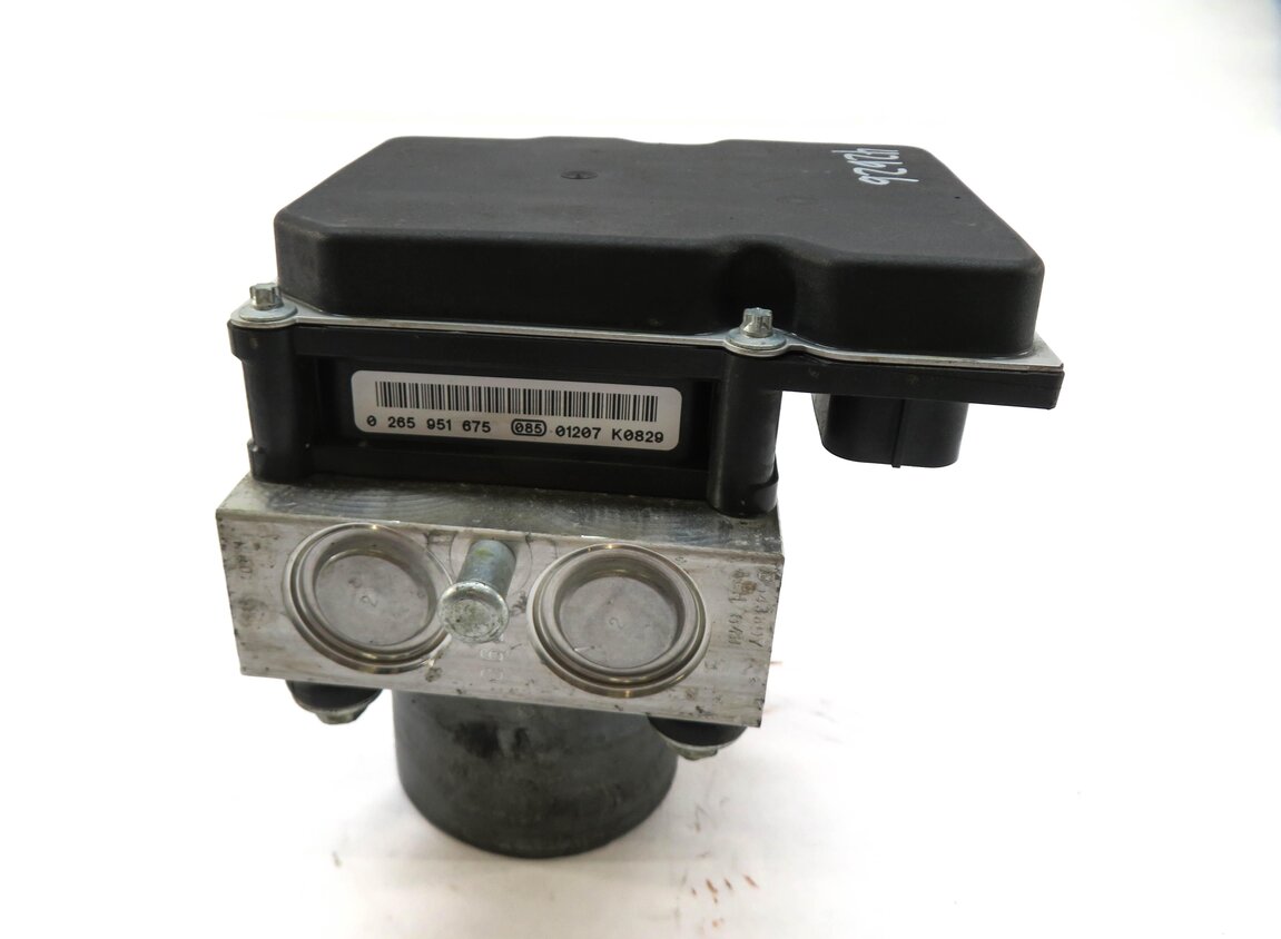 Thumbnail 5: 2011-2012 LAND ROVER LR4 - RANGE ROVER SPORT (L320) ABS BRAKE PUMP w/ MODULE