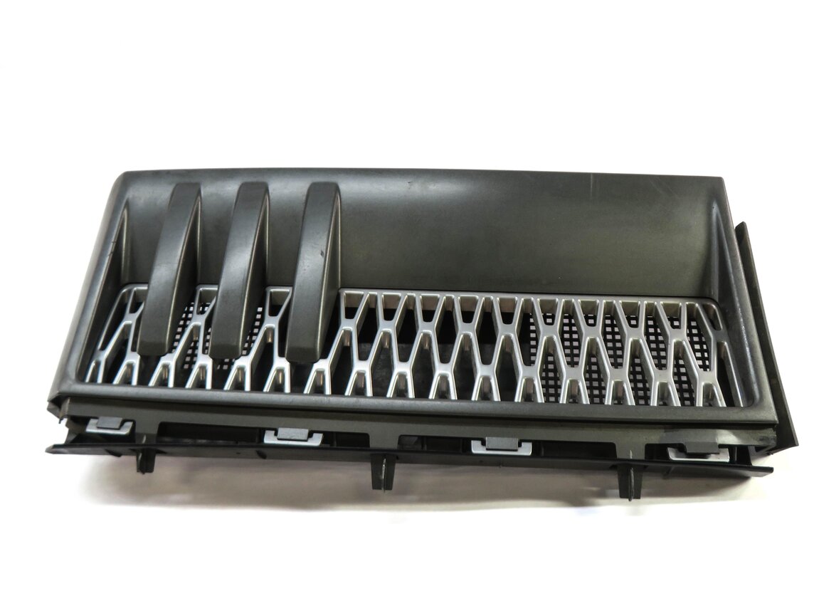 Thumbnail 2: 2011 RANGE ROVER (L322) FRONT LEFT DRIVER SIDE FENDER GRILLE VENT (GRAY)