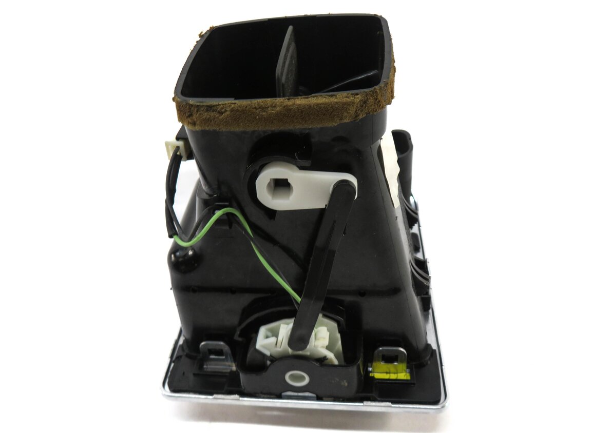 Thumbnail 4: 2011 RANGE ROVER (L322) FRONT FAR RIGHT PASSENGER OUTER A/C HEATER AIR VENT